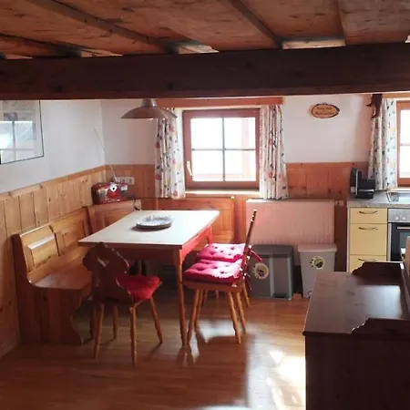アパート Naehe Talstation Turracher Hoehe, Ferienwohnung In Urigem Holzhaus *