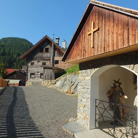 Naehe Talstation Turracher Hoehe, Ferienwohnung In Urigem Holzhaus アパート *