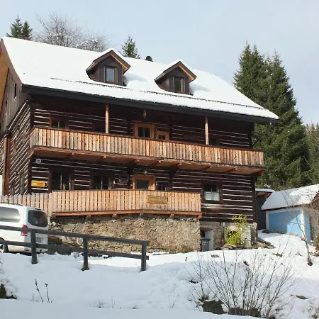 Naehe Talstation Turracher Hoehe, Ferienwohnung In Urigem Holzhaus アパート Turracher Hohe